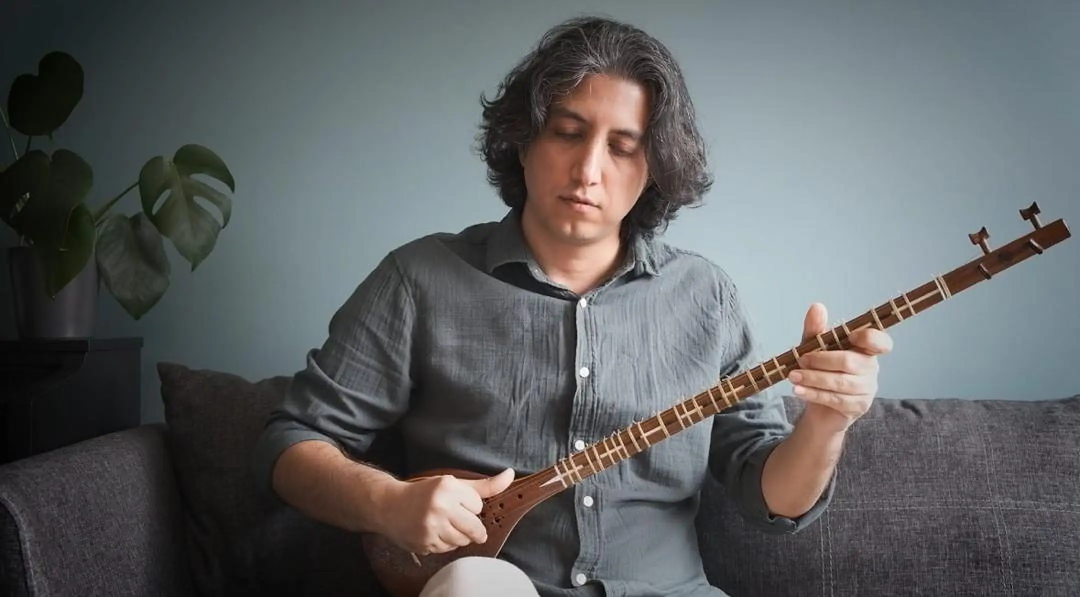 Siavash Karami with his setar.