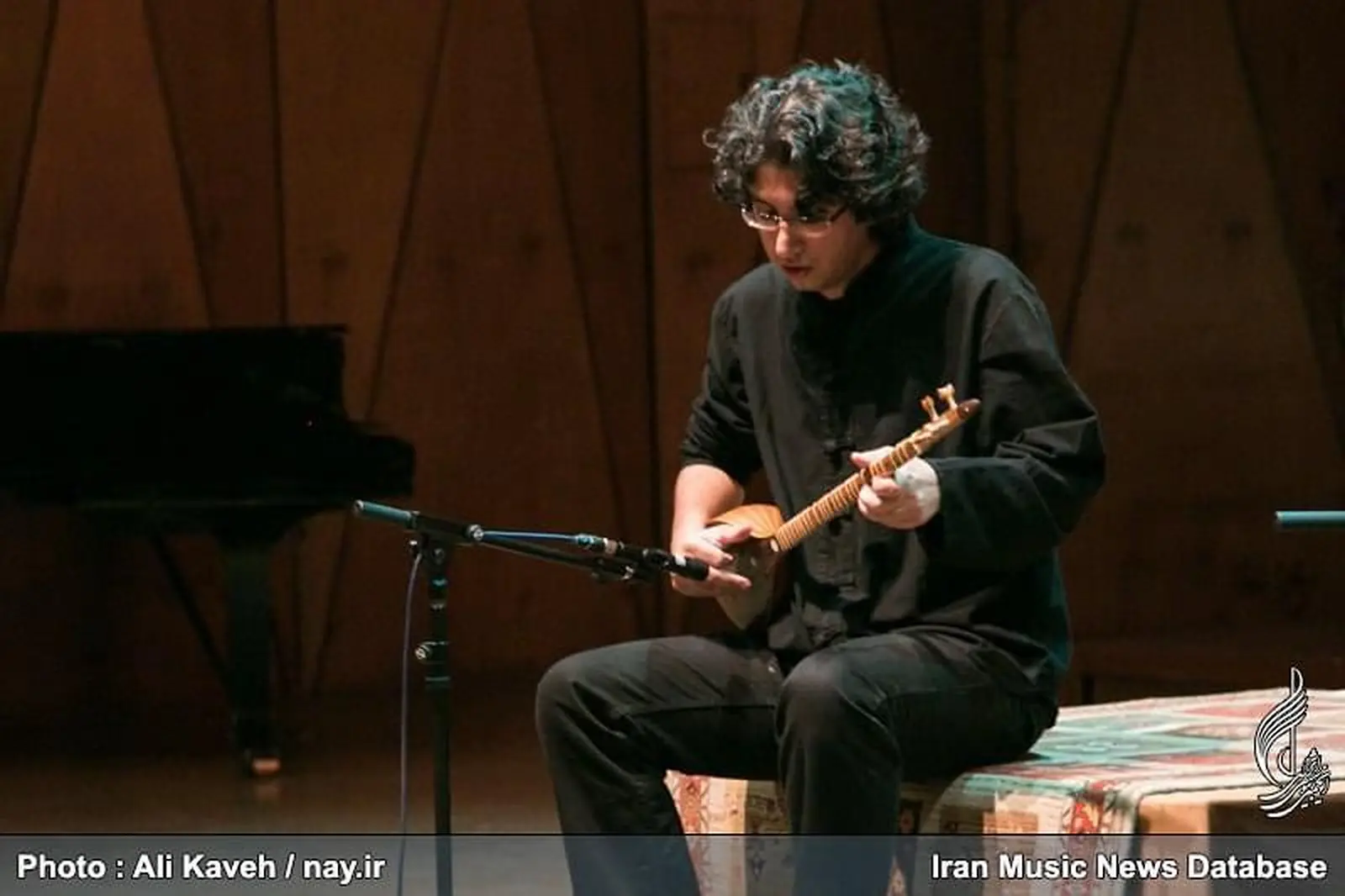 Siavash Karami in solo setar performance.